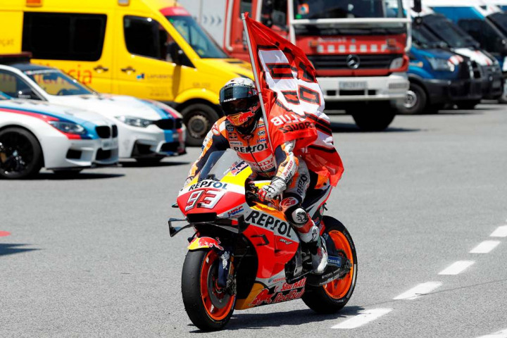 Lorenzo Picu Kecelakaan, Marc Marquez Pasang Badan