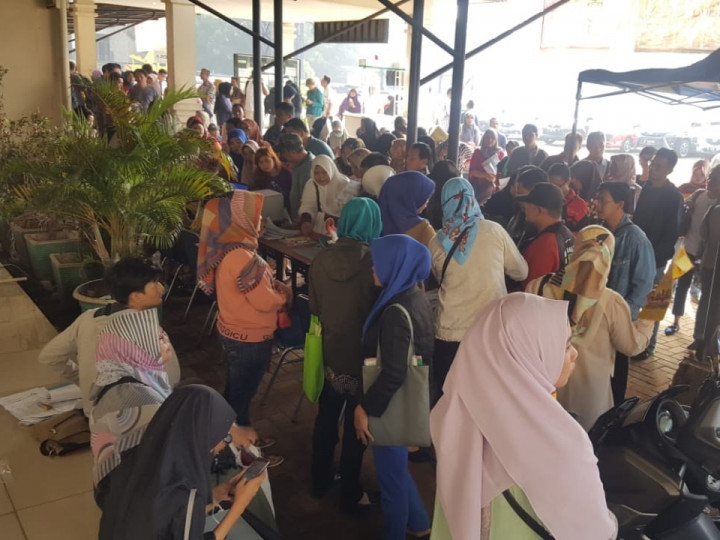 Orang Tua Calon Siswa SMA/SMK 'Serbu' Disdukcapil Tangsel