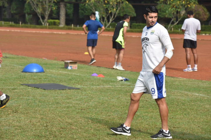 Esteban Vizcarra Masih Belum Bisa Memperkuat Persib