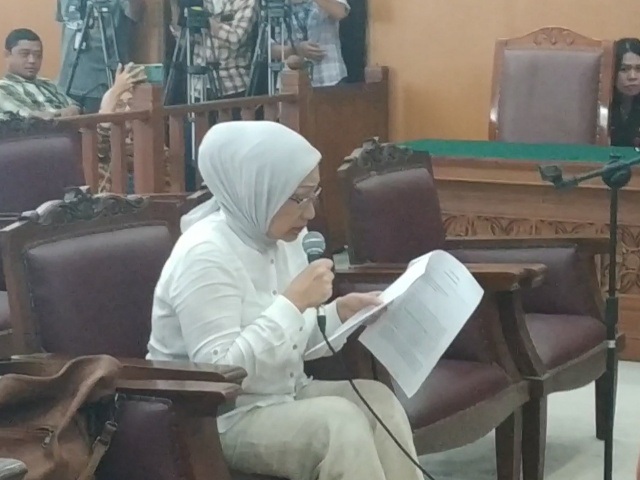 Ratna Sarumpaet Menangis Memohon Keadilan