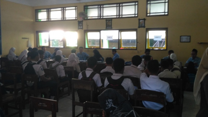 Antre dari Pagi untuk Bisa Daftar PPDB