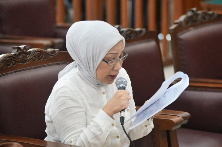 Ratna Sarumpaet Menangis saat Bacakan Pledoi
