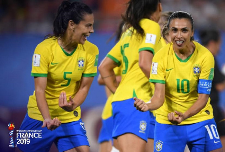 Tundukkan Italia, Brasil Dramatis Lolos 16 Besar