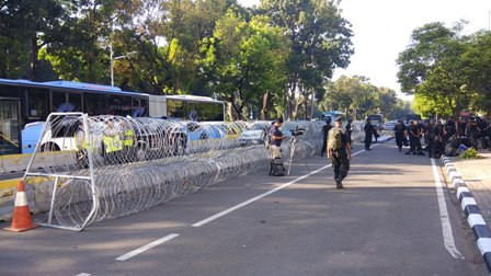 Jalan Depan Gedung MK Ditutup Mulai Pukul 09.00 WIB