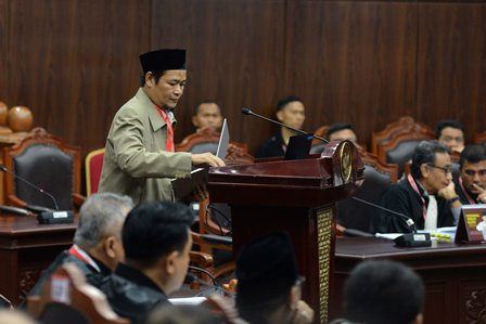 Hakim Tegur Saksi Prabowo-Sandiaga
