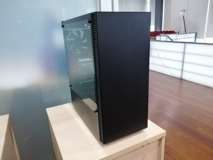 Tecware Nexus C, Casing PC Menawan Ramah Kantong