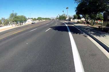 Benarkah Jalan Beton Bikin Ban Cepat Gundul?