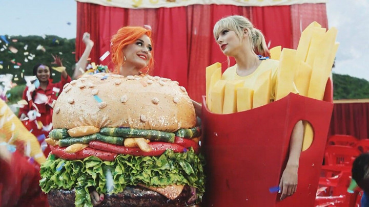 Sudah Berdamai, Taylor Swift Ajak Katy Perry Jadi Model Video Klip