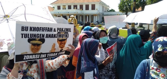 Wali Murid Demo Minta Pemerintah Hapus PPDB Sistem Zonasi