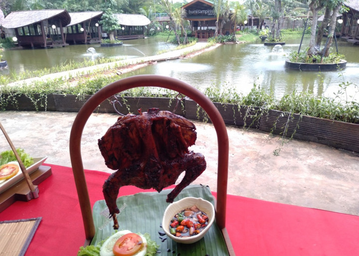 Menyantap Menu Nusantara dengan Suasana Pedesaan di Cikarang