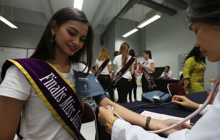 Finalis Miss Jakarta Fair Ikut Donor Darah