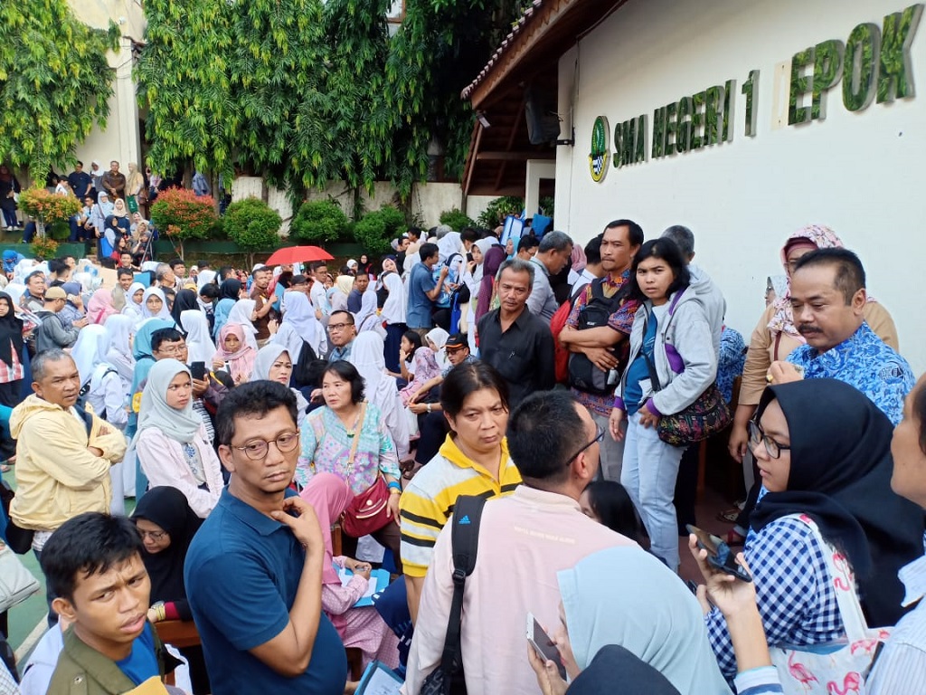 Suasana pendaftaran PPDB di SMAN I Depok, Medcom.id/Octavianus Dwi Sutrisno.