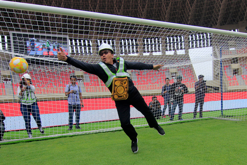 Menpora Jajal Stadion Papua Bangkit