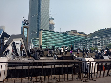 Persiapan Perayaan HUT DKI Jakarta di Bundaran HI