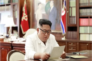 Kim Jong-un Terima Surat 'Luar Biasa' dari Trump