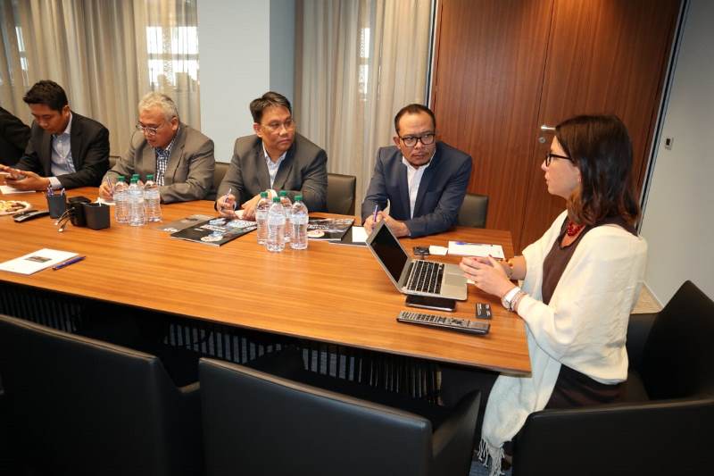 Menaker M Hanif Dhakiri saat mengunjungi Instituto Marangoni di Kota Milan, Italia. (Foto: Dok. Kemenaker)