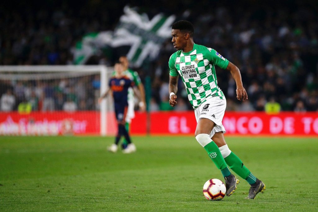 Bek kiri Real Betis, Junior Firpo (twitter: @JuniorFirpo03)
