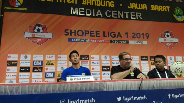 Striker Persib Dilarikan ke Rumah Sakit