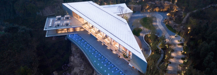 Rumah di Tepi Tebing Curam Tawarkan Lanskap Menarik