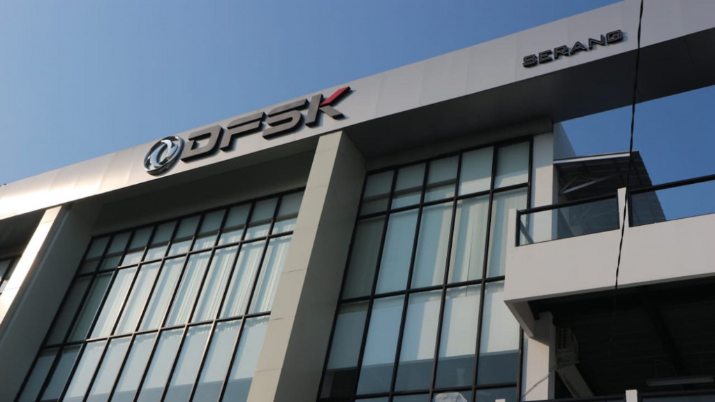 Dealer DFSK Serang berlokasi di Jalan Raya Serang-Jakarta No 19, Penancangan, Cipocok Jaya, Serang, Banten dengan luas tanah 3.000 m2 dan bangunan 680 m2. DFSK