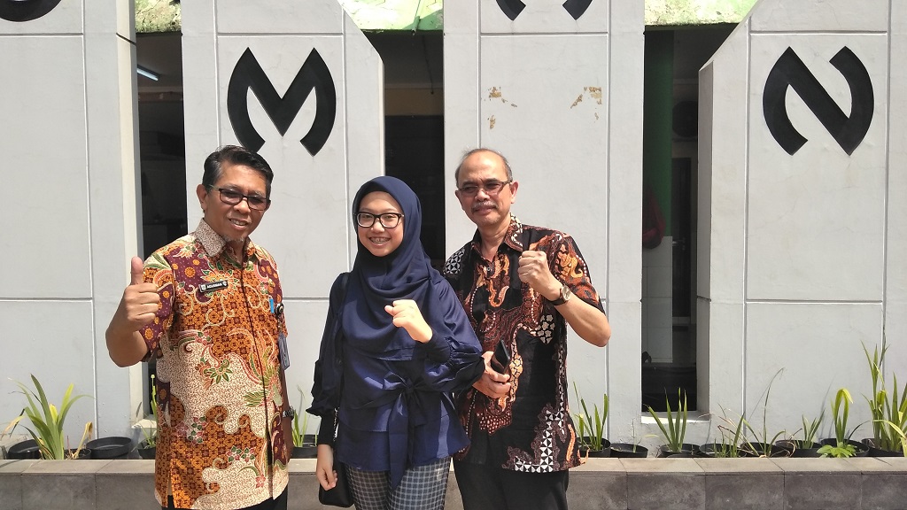 Kepala Sekolah SMAN 8 Agusman Anwar (kiri), R.R Vania Andaru Reswara (tengah), R. Onny Q (kanan), Medcom.id/Muhammad Syahrul Muhammad.