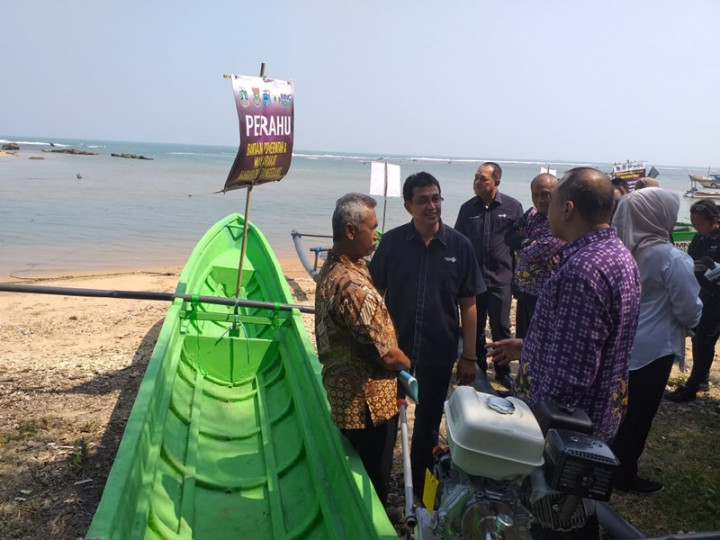Nelayan Korban Tsunami Selat Sunda dapat Kapal Bantuan