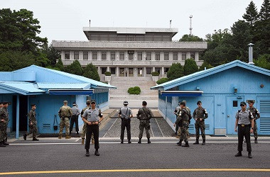 Korut Tertarik dengan Undangan Trump untuk Bertemu di DMZ