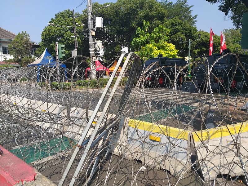 Jalan di Depan Gedung KPU Ditutup