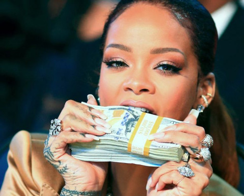 Rihanna Resmi Menyandang Musisi Perempuan Terkaya di Dunia