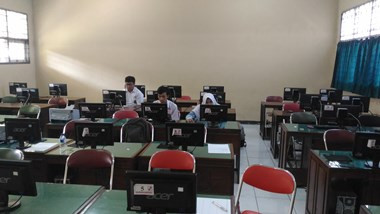 Calon Siswa Zonasi di Semarang Terlempar Jauh ke Demak