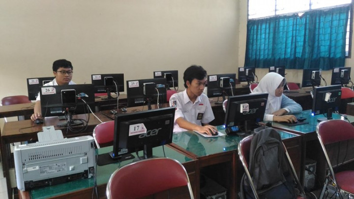 Hari Pertama PPDB SMA, Banyak Orang Tua Murid Mulai Cabut Berkas