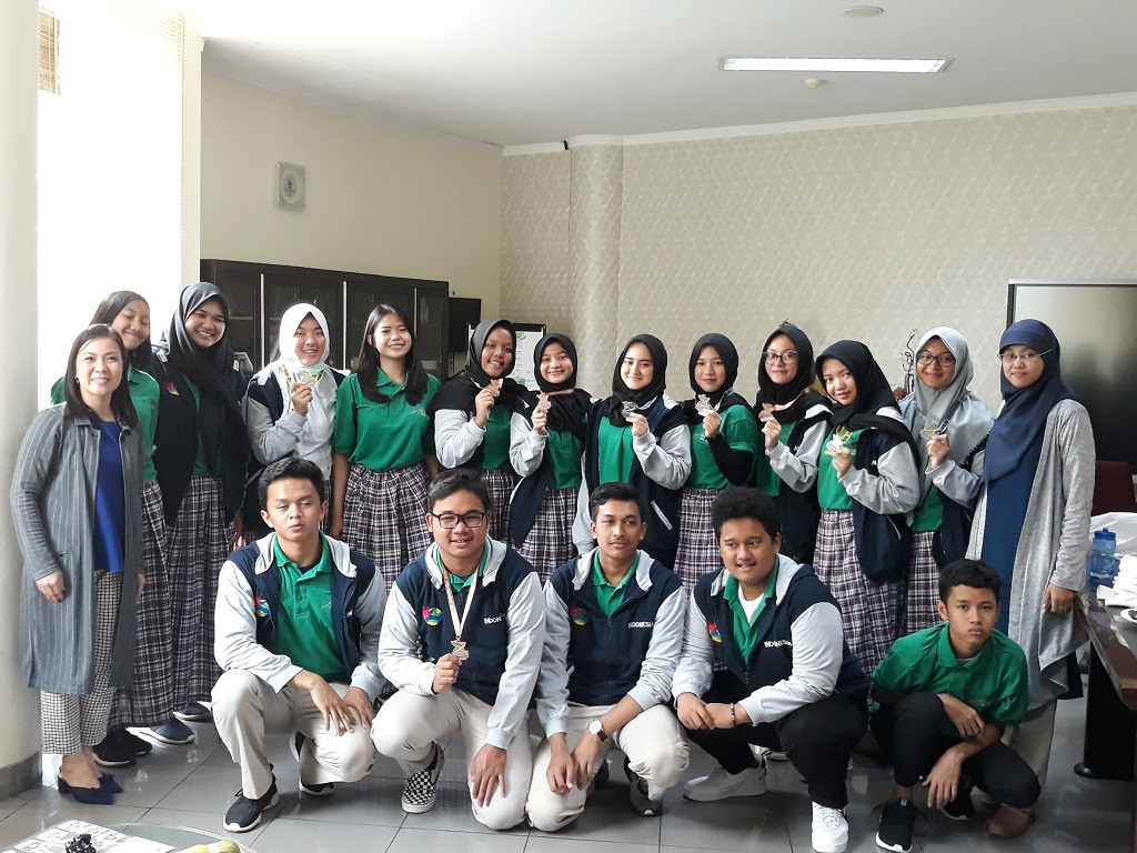 Siswa siswi Kharisma Bangsa peraih medali emas, perak dan perunggu di Genius Olympiad, di New York. Medcom.id/Citra Larasati,