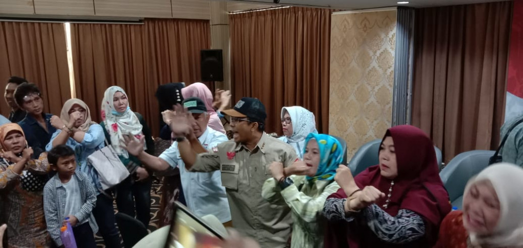 Pernyataan sikap pendukung Prabowo yang berakhir ricuh. Foto: Medcom.id/Candra Yuri Nuralam.