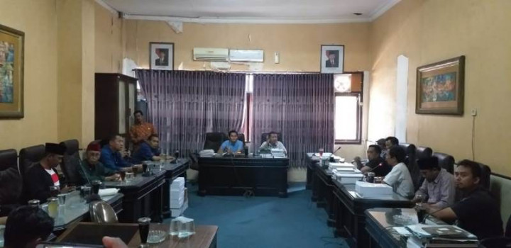 Petambak Sumenep Keluhkan Harga Garam