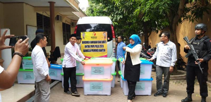 Sengketa Pileg, Bawaslu Banten Kirim 13 Boks Alat Bukti