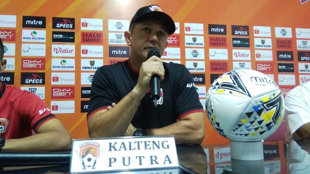 Pelatih Kalteng Putra Gomes de Olivera-Medcom.id/Ahmad Mustaqim