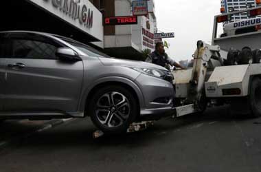 Menderek Mobil Matic, Begini Cara Paling Aman