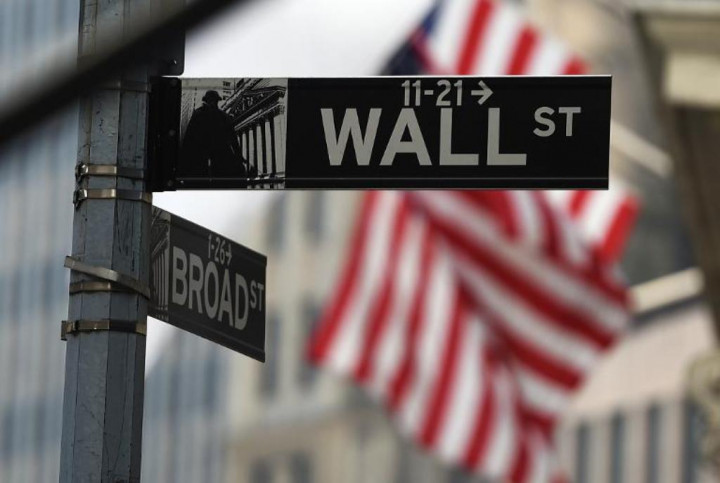 Suku Bunga Diprediksi Turun, Wall Street Merekah