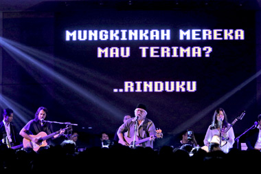 Antara Iwan Fals, Danilla, dan Jason Ranti