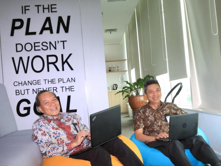 Menyambut Era Penerapan <i>Working at Home</i>