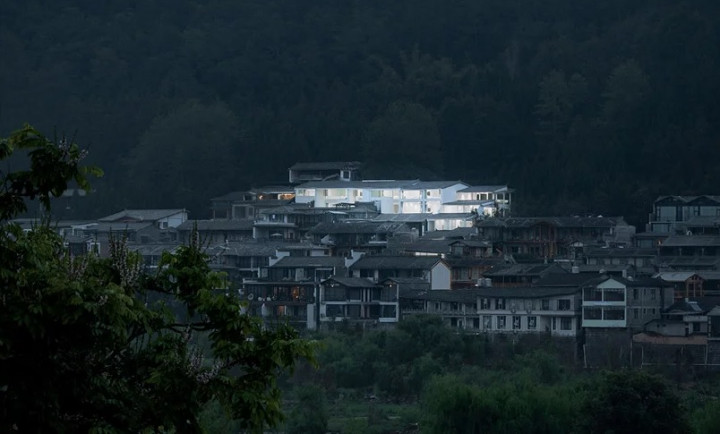 Manfaatkan Lahan Sempit dan Miring, Desain Hotel Ini Tetap Memukau