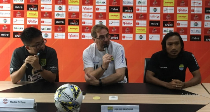 Robert Rene Konfirmasi Esteban Vizcarra Main Lawan Persebaya