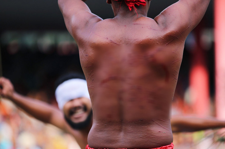 Melihat Tradisi Pukul Sapu Negeri Mamala