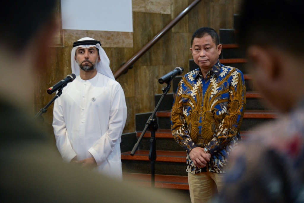 Menteri Energi dan Industri Uni Emirat Arab (UEA) Suhail Mohamed Faraj Al Mazrouei kembali bertandang ke kantor Menteri Energi dan Sumber Daya Mineral (ESDM) Ignasius Jonan. (FOTO: Medcom.id/Suci Sedya Utami)