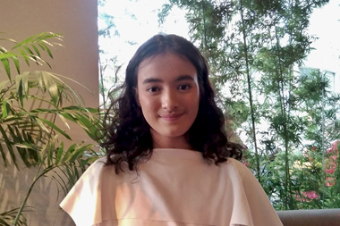 Perankan Annelies, Mawar Eva de Jongh Terpukau Budaya Jawa