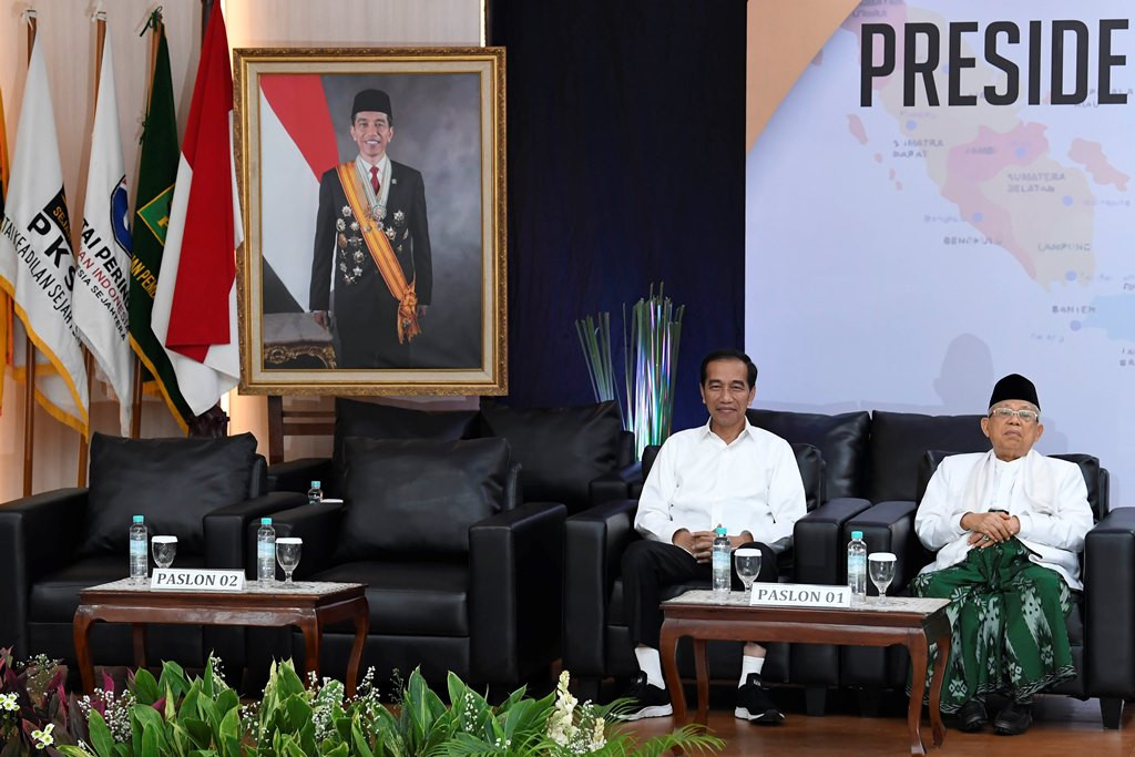Presiden dan Wakil Presiden terpilih periode 2019-2024, Joko Widodo (kiri) dan KH Ma'ruf Amin (kanan). (Foto: ANTARA/Puspa  Perwitasari)