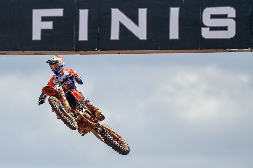 Aksi Crosser Internasional di Latihan Bebas MXGP 2019