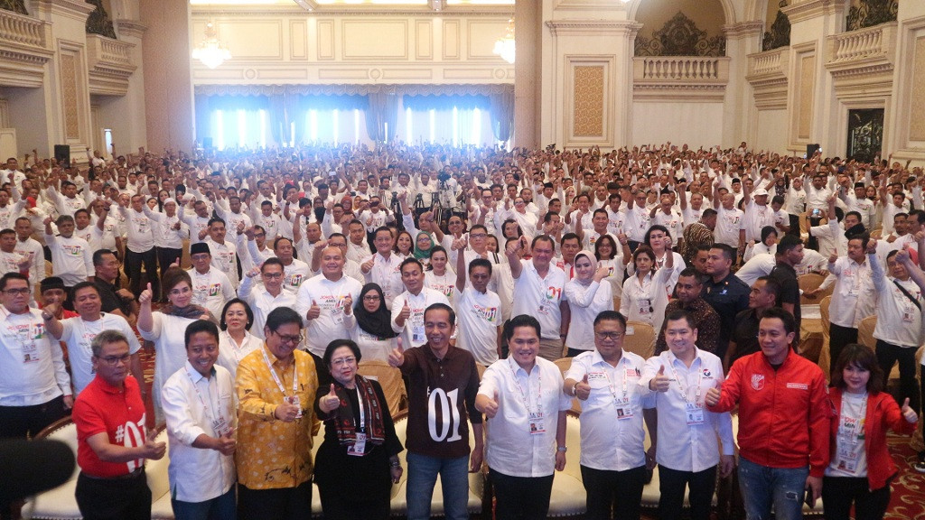 Presiden terpilih Joko Widodo bersama seluruh anggota koalisi. Medcom.id/Dheri
