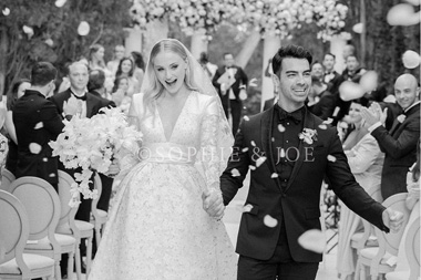 Joe Jonas Bagikan Foto Pernikahannya dengan Sophie Turner