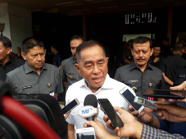 Menhan Persilakan Prajurit TNI Daftar Capim KPK